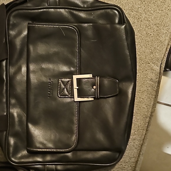 Kenneth Cole Reaction Leather Messenger bag - Picture 1 of 2
